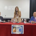 Helena  Talaya, la directora del Congreso presentando a las oradores principales, Federico Mayor, Zaragoza y Mariano Esteban